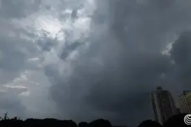 雷电轰鸣！刚刚！厦门一秒天黑！暴雨来了……最新预警图片