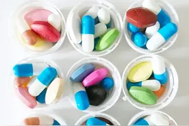 【透视社·全民健康】胶囊药可不可以掰开吃？图片