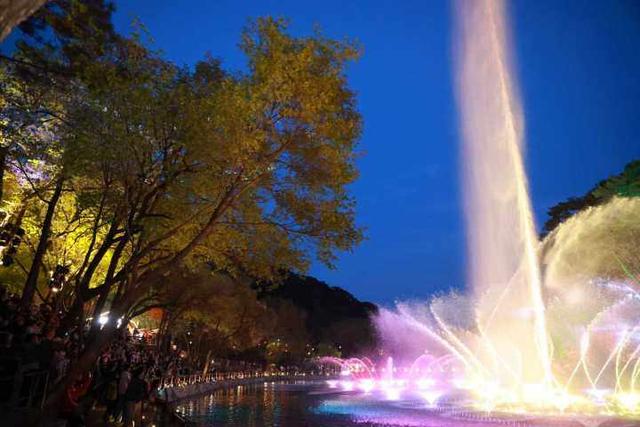 夜游爆款！千山音乐喷泉+实景演艺火出圈