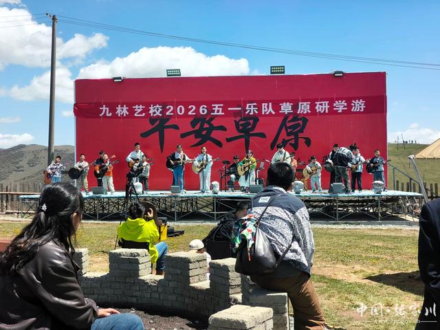 游人如织人气爆棚！“五一”张家川关陇古道风情线迎来旅游热潮