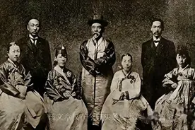 带你解析19世纪朝鲜女性服饰“赤古里”—朝鲜露乳装，以露为美！图片