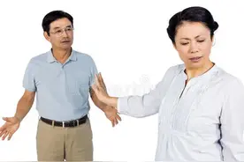 母亲瘫痪，哥哥和妹妹每月出1000要我伺候母亲，妻子:他们太精明图片