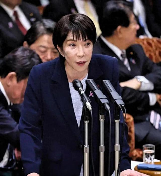 驻日大使馆警告话音未落，日本开出危险“首枪”，王毅给高市定性