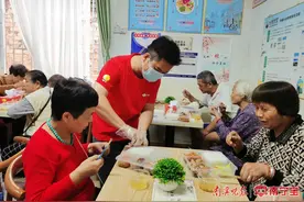 爱心餐免费吃！让老人乐享“舌尖上的温暖”图片