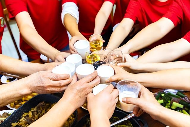 花1000游泰山、不住酒店搭帐篷！今年国庆的几个反常，与往年不同