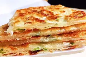 最快速葱油饼做法，外酥里软，不用饧面，凉了不硬，太节约时间了图片