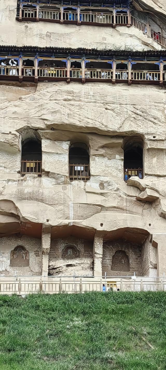 马蹄寺千佛洞旅游文化景区。