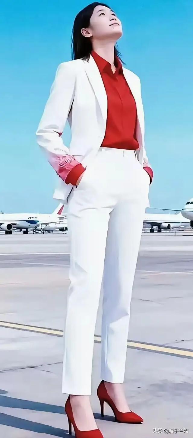 婵宝真是女大十八变，那500万点赞的空姐照，美貌真不是摆出来的