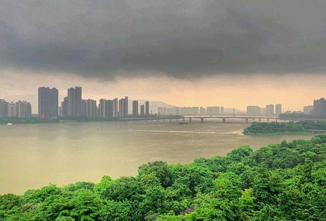 广东“巨无霸”地级市，面积比广州、湛江都大，人口不到深圳13