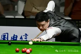 丁俊晖苦等5年首冠！一家5口领奖，大6岁妻子韵味十足，身份不简单图片