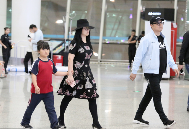 王岳伦没想到，自己风光无限的前妻李湘，17年前和释永信相谈甚欢