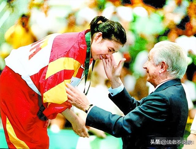 败光20亿、向洋人下跪、国籍问题，邓亚萍身上的标签到底是真是假