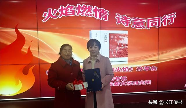 车行武汉东湖隧道，你匆匆而过，她却留下了一首诗……