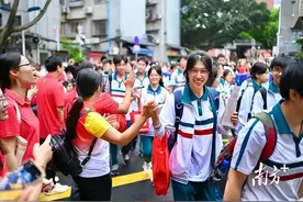 广东高考首日名场面刷屏！这一幕幕令人动容……图片