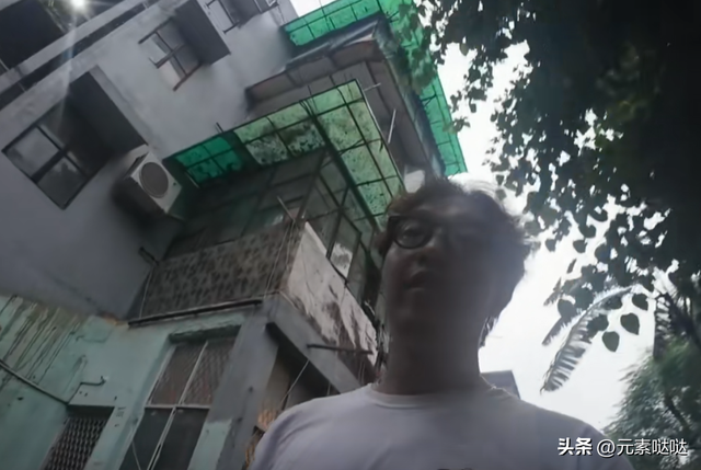 新德里真能跟北京比？博主半天遭遇5个骗子，下雨停地铁边走边窜