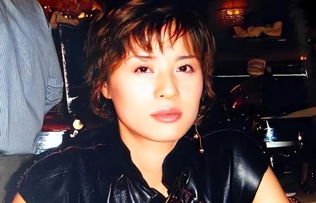 凭姿色4年借了17亿，靠“借钱“过奢靡生活的她，最终下场太惨​