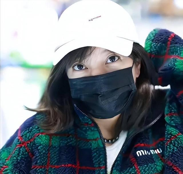 封杀四年，49岁赵薇财力状况接连被扒，结果估计和你想得不一样