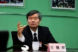 17年前，清华蔡教授终结五一七天假，遭亿万人唾骂，他现在怎样了图片
