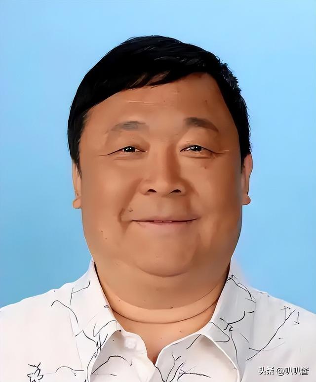 出名后出轨保姆，气死原配，如今77岁的他晚景凄凉，子女与其割席
