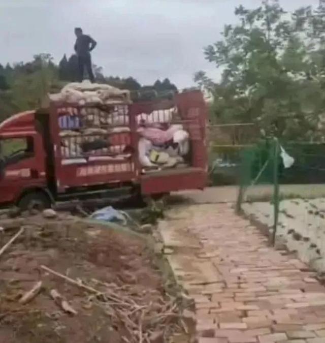 “毒衣服	”被曝光，致癌物超标，会改变DNA！这4种衣服谨慎购买