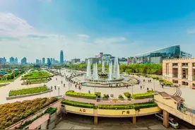 中国十大「巨无霸」城市广场 | 面积大到迷路，你去过几个？图片