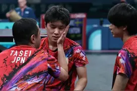张本智和崩溃，赛后长跪不起，笑翻在网友的评论区了图片