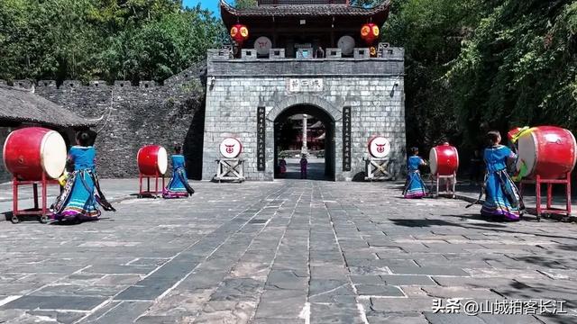 贵州铜仁头号大县，交通令人又爱又恨，景点名称像武侠小说目录？