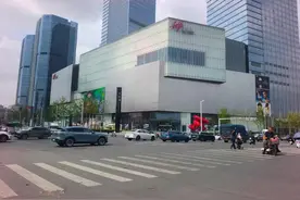 暴雨后 郑州市区交通秩序已恢复正常图片