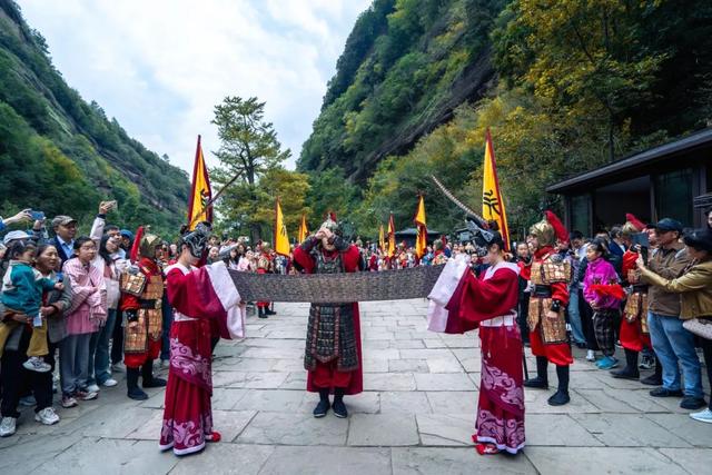 蜀道为轴，文化为魂！剑门关深度文旅融合，挥写中华文化传承新篇章