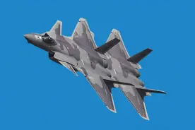 ​​每年三位数，歼20开启爆兵模式，产量比美F35接收量多两倍​​图片