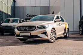 在俄罗斯当出租车的吉利帝豪，车身会直接锈穿吗？升起来看看！图片