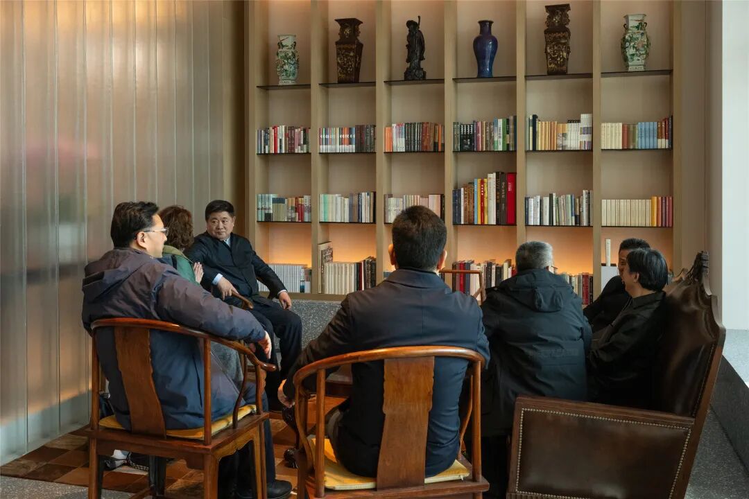 原国家文物局局长、故宫博物院第六任院长单霁翔先生莅临雅然古典家具艺术博物馆 原国家文物局局长、故宫博物院第六任院长单霁翔先生莅临雅然古典家具艺术博物馆