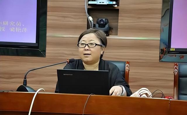 她不仅洗白侵华日军，还称国人为东亚病夫，被开除党籍后现状如何