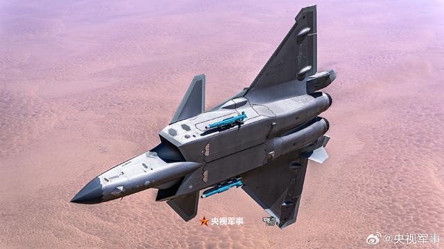 小朋友模拟驾驶歼-10体验空战对抗