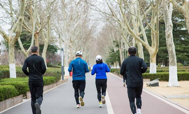 当中年男人开始频繁跑步，不是健身，是这5个“无声告白”！