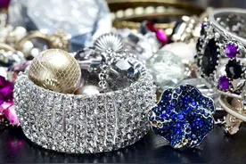 银手镯万万不可乱戴,戴左手还是右手合适,求你别再不当回事图片