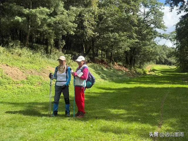 在阳光明媚的秋日里，我们走马街、三家村水库、团结乡滑草场，爽