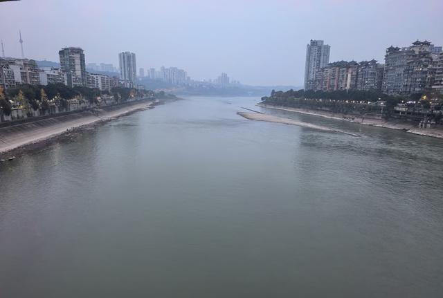 我是北京人，在四川泸州逛了几天，憋不住想讲讲这趟行程的感受。