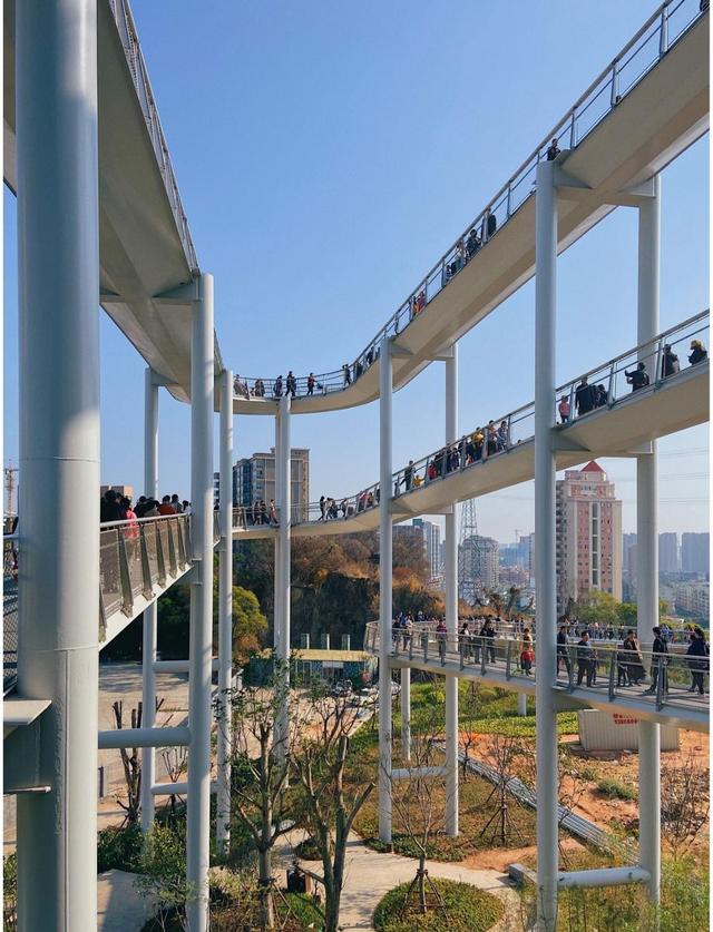 厦门山海健康步道悠然园段，这是网红螺旋坡道，周末漫步的好去处