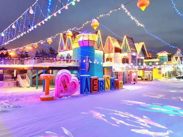 诚邀共赴跨年迎新之旅!银装素裹间,开启祈福狂欢的魔法庆典