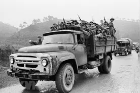 越南视角：越军团长政委被解放军包围，结局如何？图片