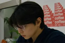 腹肌帅哥 高颜值男模健身帅哥写真 男模 胸肌 八块腹肌 小鲜肉 体育生图片