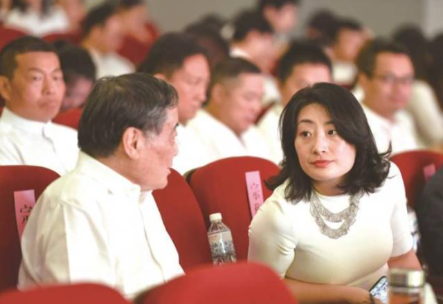 没想到，宗馥莉辞职娃哈哈董事长后，竟因一特殊举动实现口碑暴增