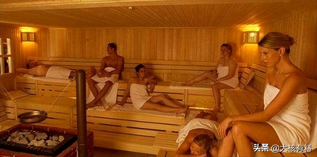 德国混浴温泉只为治病？要求一丝不挂男女混浴，男女共浴要花41欧