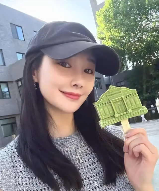 李纯婚后放纵开始还债了	，健身累到大腿颤抖，带上北京爷们一起练