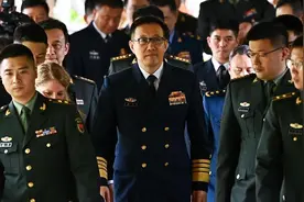 中美防长谈了70分钟，3个细节不一般，奥斯汀离开会场时神情严肃图片