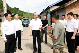 黄强到白山调研图片