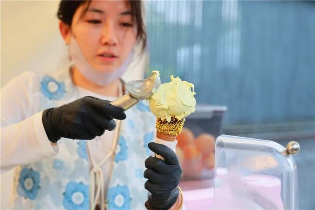 富阳这里，春日氛围感拉满！市民游客纷纷冒雨赶来……