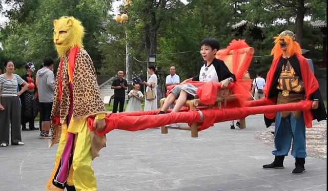 乡宁戎子酒庄夜游嘉年华璀璨启幕西游IP赋能文旅融合新标杆