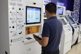 全国首创，30秒出件！桂林实现身份证、护照一机通领图片